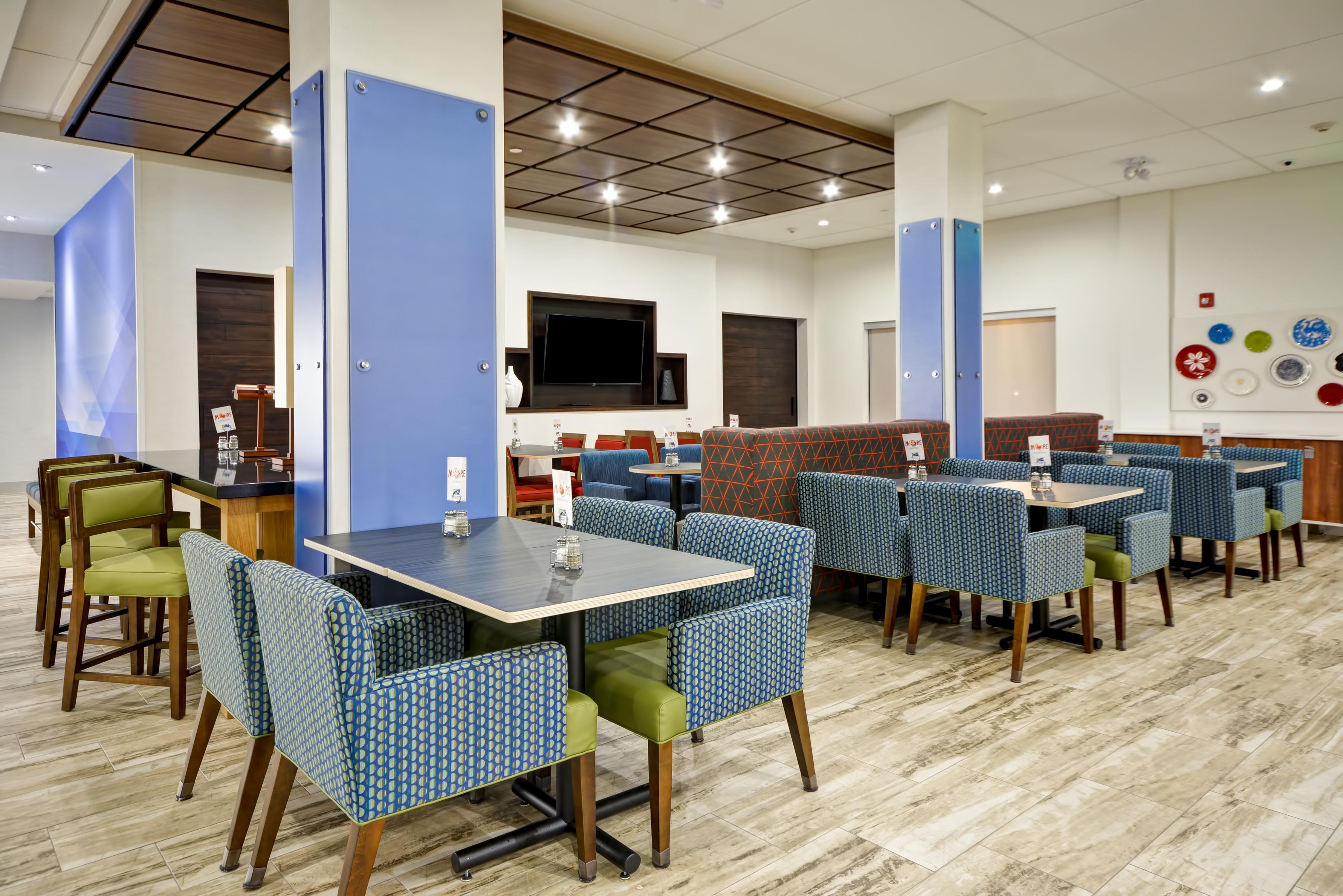 Holiday Inn Express - Evansville By Ihg Hotel 2*