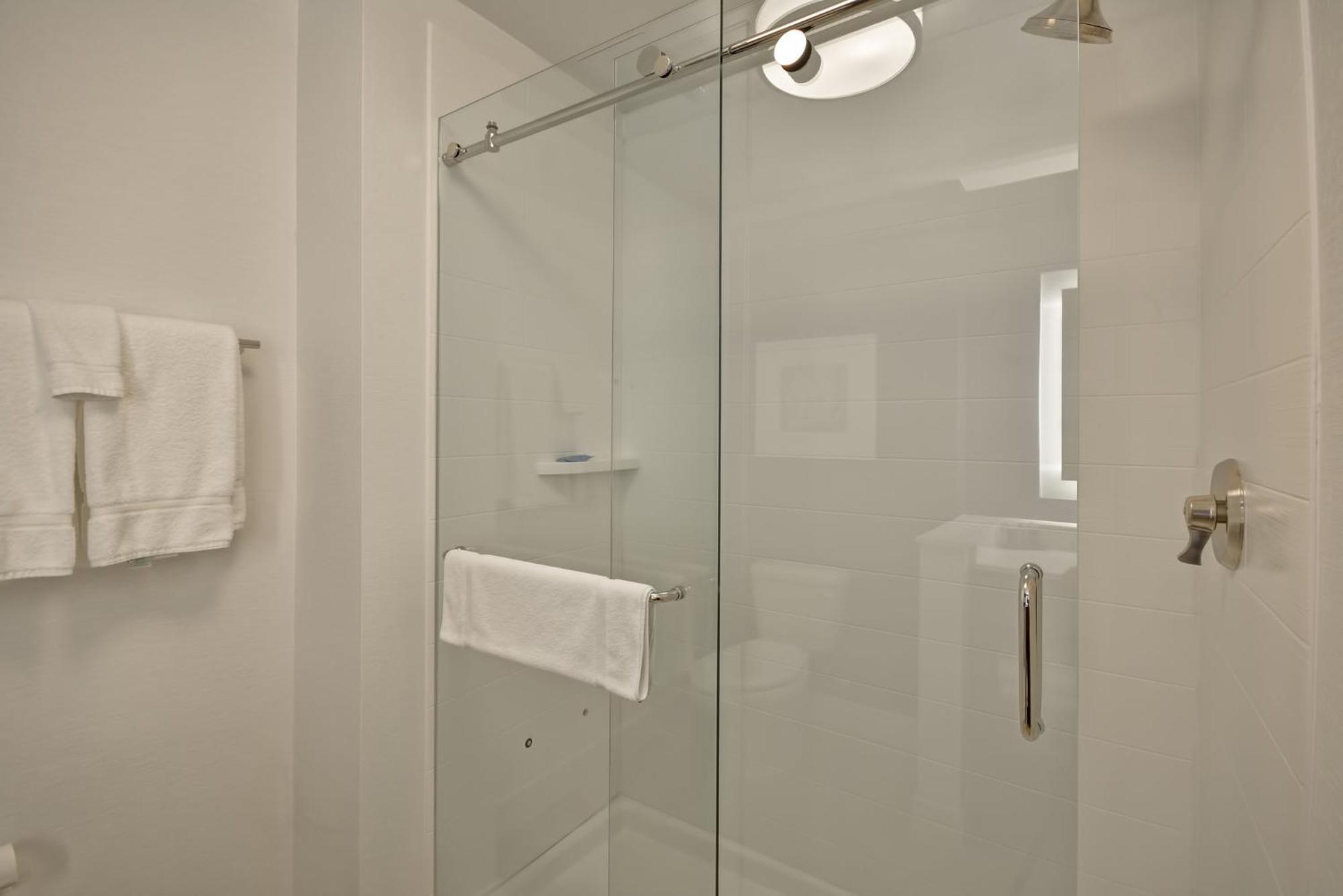 Holiday Inn Express - Evansville By Ihg Hotel 2*