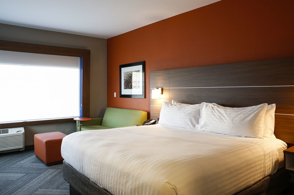 Holiday Inn Express - Evansville By Ihg Hotel 2*