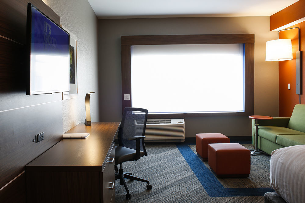 Holiday Inn Express - Evansville By Ihg Hotel 2*